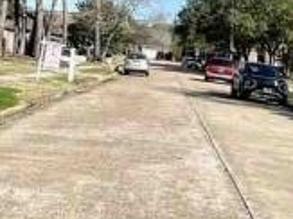 Exterior Neighborhood (street photo)
