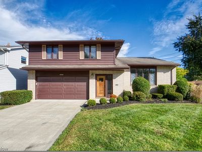 24247 Greenlawn Ave, Beachwood, OH, 44122
