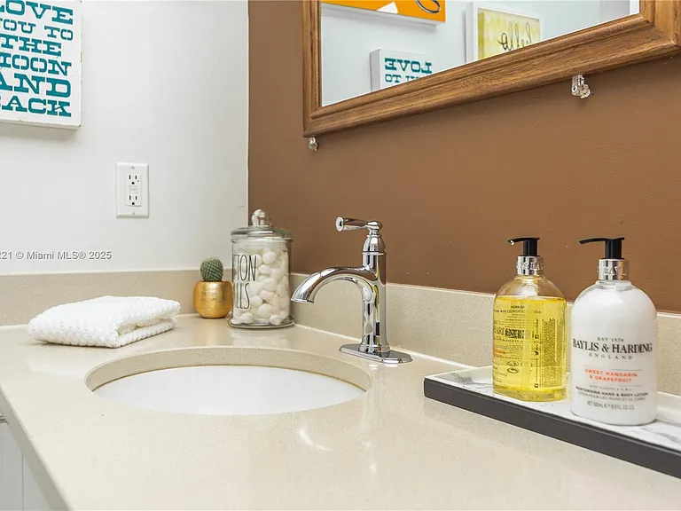 3250 NE 1st Ave #608 — Photo 30