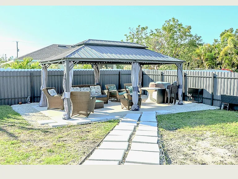 1140 NW 19th Ave — Photo 11