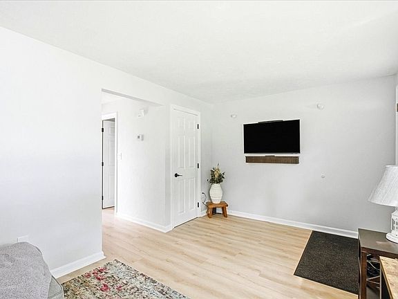 5th image of 12 Lydon Ln #C2