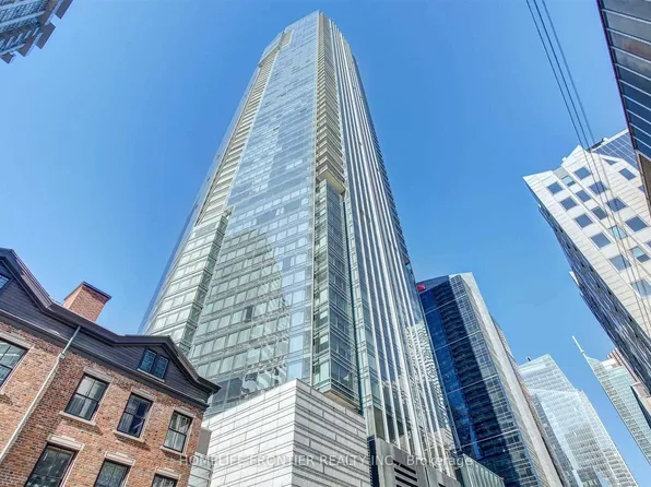 180 University Ave #3004, Toronto, ON M5H 0A2