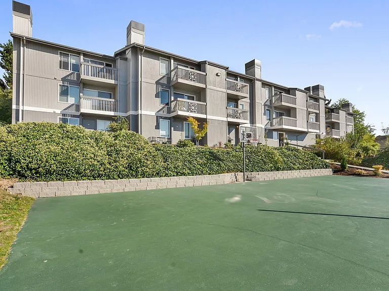 Sunset Shores Apartments — Photo 15