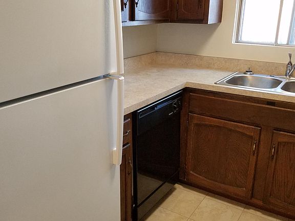 2nd image of 600 W 65th St APT 4