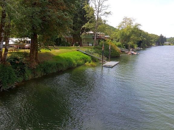 5th image of 8040 S Siletz River Dr