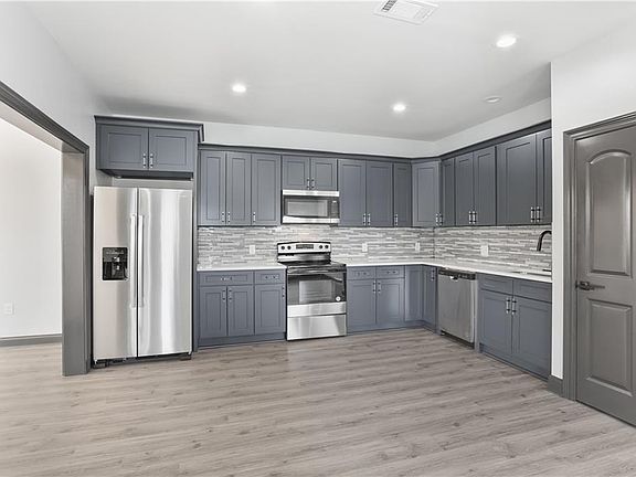 4th image of 3227 Toledano St