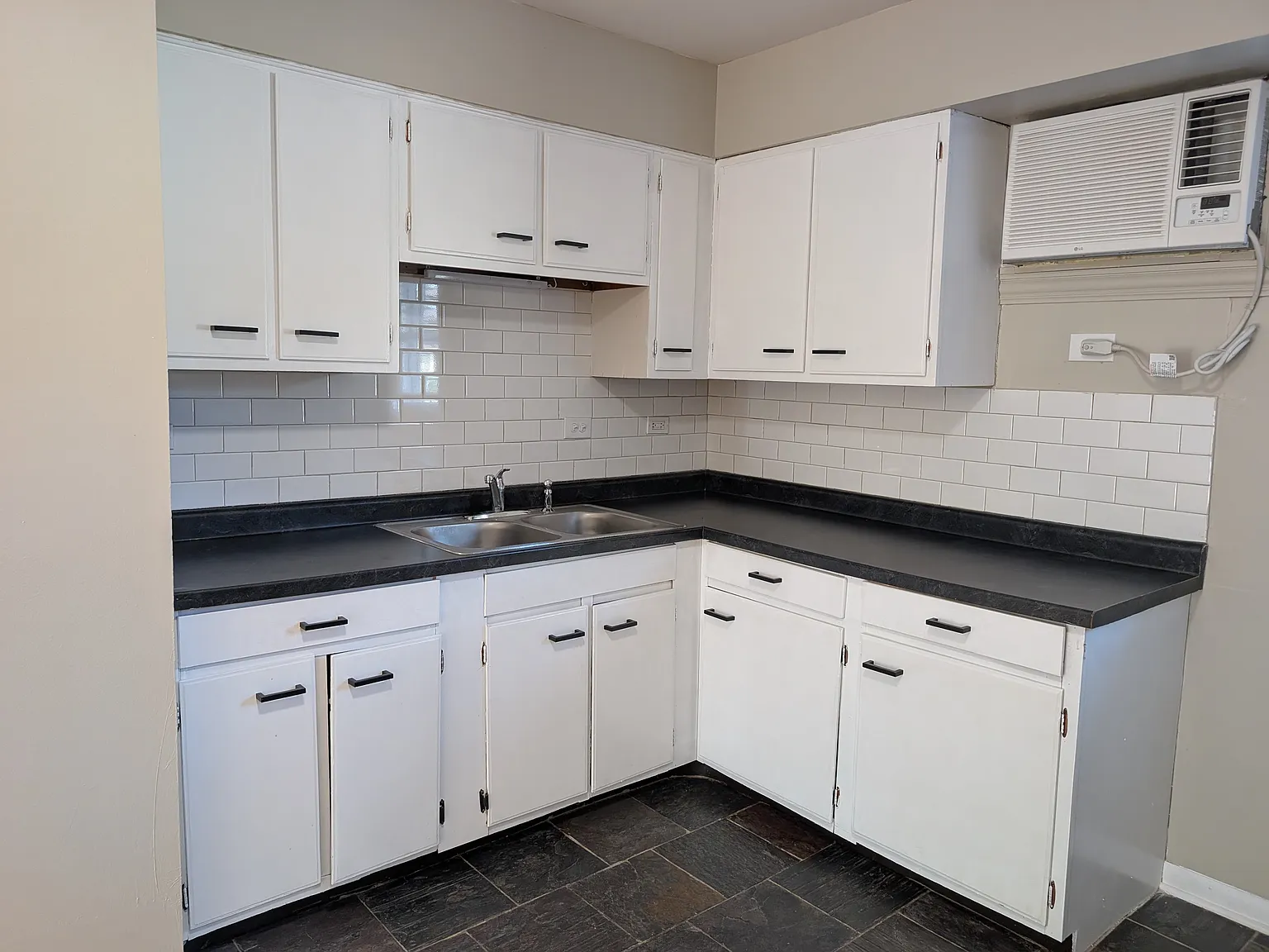 2 bed, 800 sqft, $1,800 — Photo 4