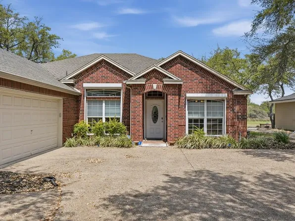 325 Champions Dr, Rockport, TX 78382