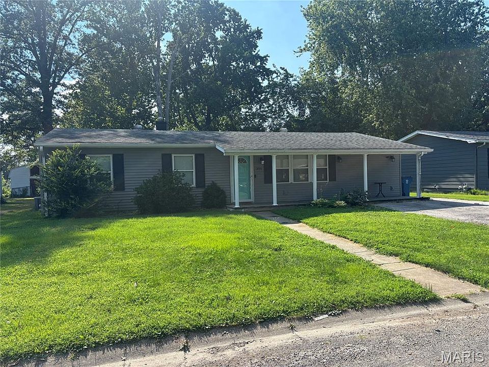 1st image of 300 Janet Dr
