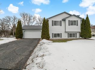 748 Kirche Hill Dr, Carver, MN 55315