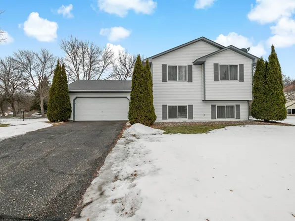 748 Kirche Hill Dr, Carver, MN 55315