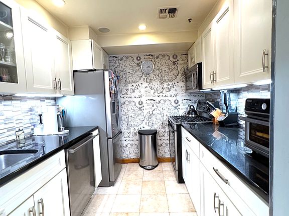 5th image of 70 Park Ave #3B