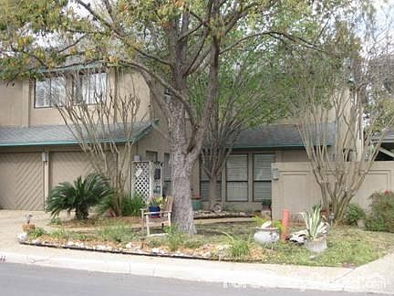 River Park View
						:
						Large Monterrey Oak, Pear & Crepe Myrtles
