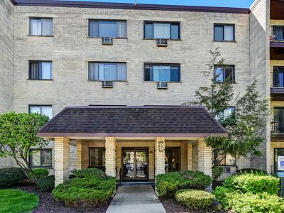 7231 Wolf Rd #312, La Grange, IL, 60525