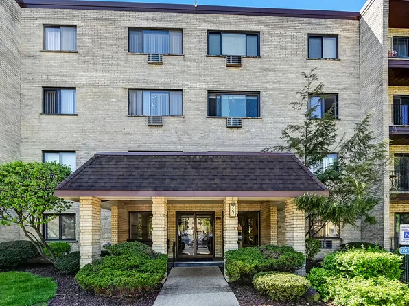 7231 Wolf Rd #312, La Grange, IL 60525