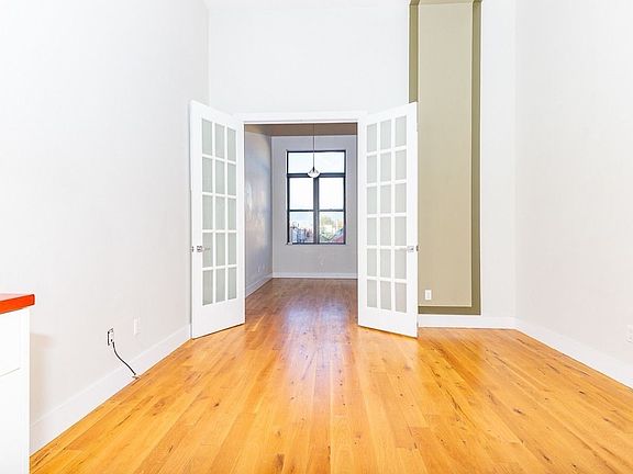 4th image of 186 Wilson Ave #4S