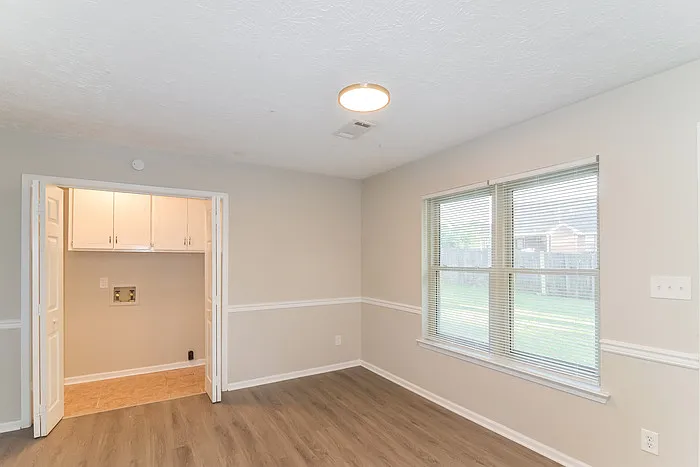 3 bed, 2.0 bath, 1271 sqft, $1,645 — Photo 4