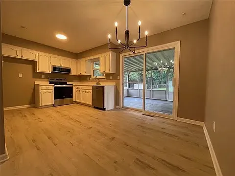 5113 NE 49th St — Photo 3