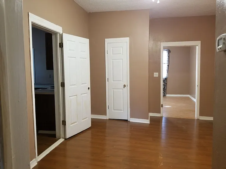 398 N Spring St — Photo 5