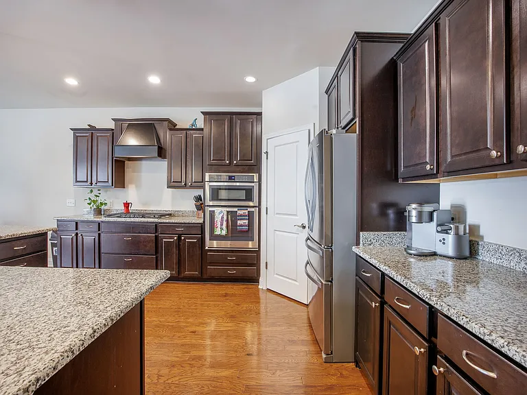 321 Decatur Dr — Photo 9