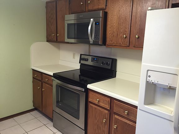 KITCHEN WITH APPLIANCE'S