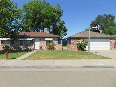 69 Grand Avenue, Lemoore, CA, 93245