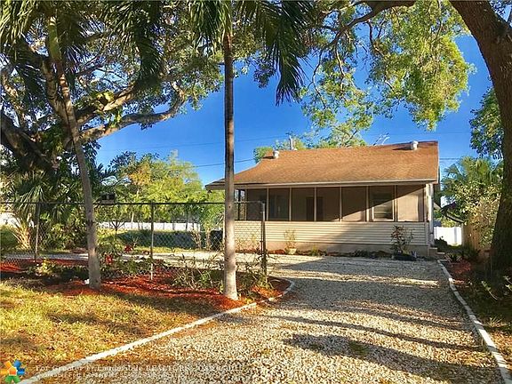 5th image of 1415 SW 24th Ct