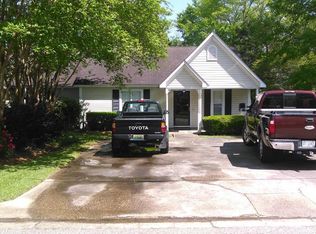 207 Forrest St #B, Headland, AL 36345