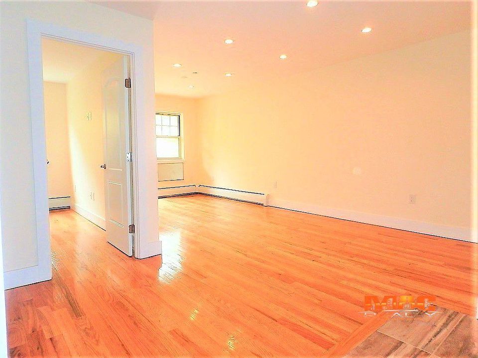 1st image of 3084 29th St APT 4B