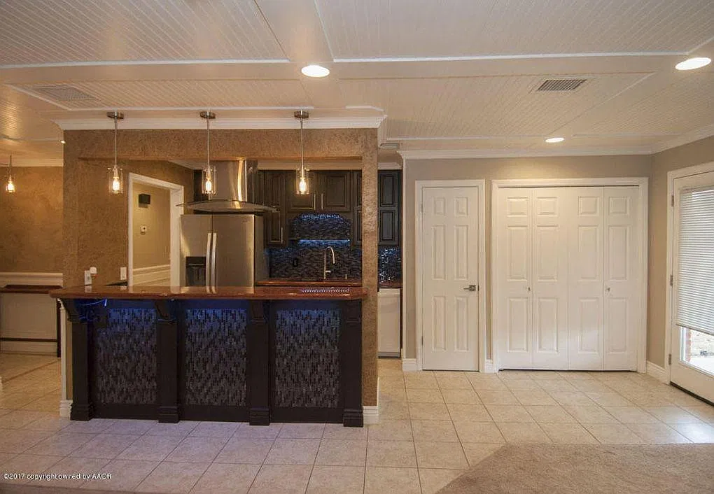 3 bed, 1360 sqft, $2,200 — Photo 2