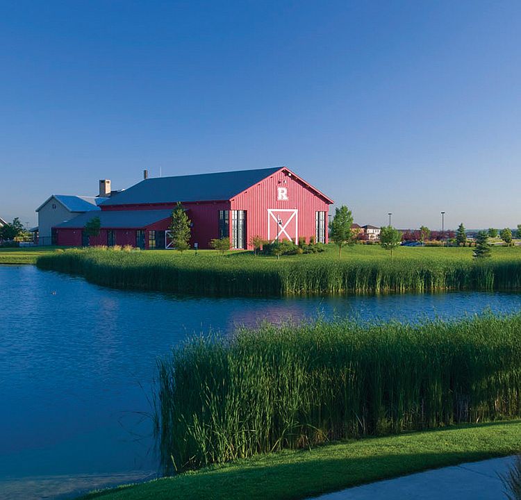 Easy access to many walking trails with 2 large ponds and mountain vista views perfect for morning walks!