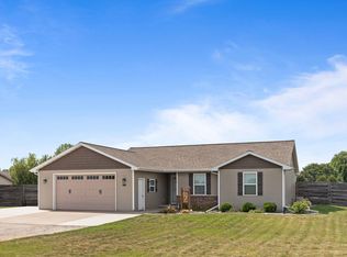 601 Debruin Rd, Combined Locks, WI 54113