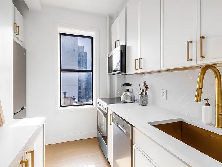 244 W 72nd St #9D — Photo 4