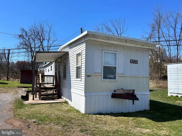 134 Raymond Ln, Middletown, PA 17057