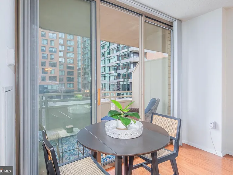 4801 Fairmont Ave #411 — Photo 8