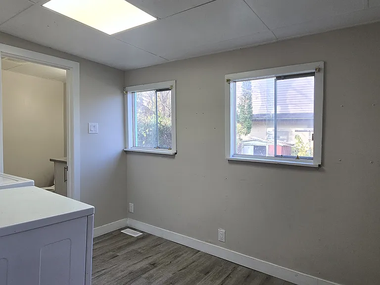 75 Rogers Ave — Photo 16