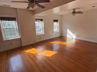 21 Golden St, New London, CT 06320