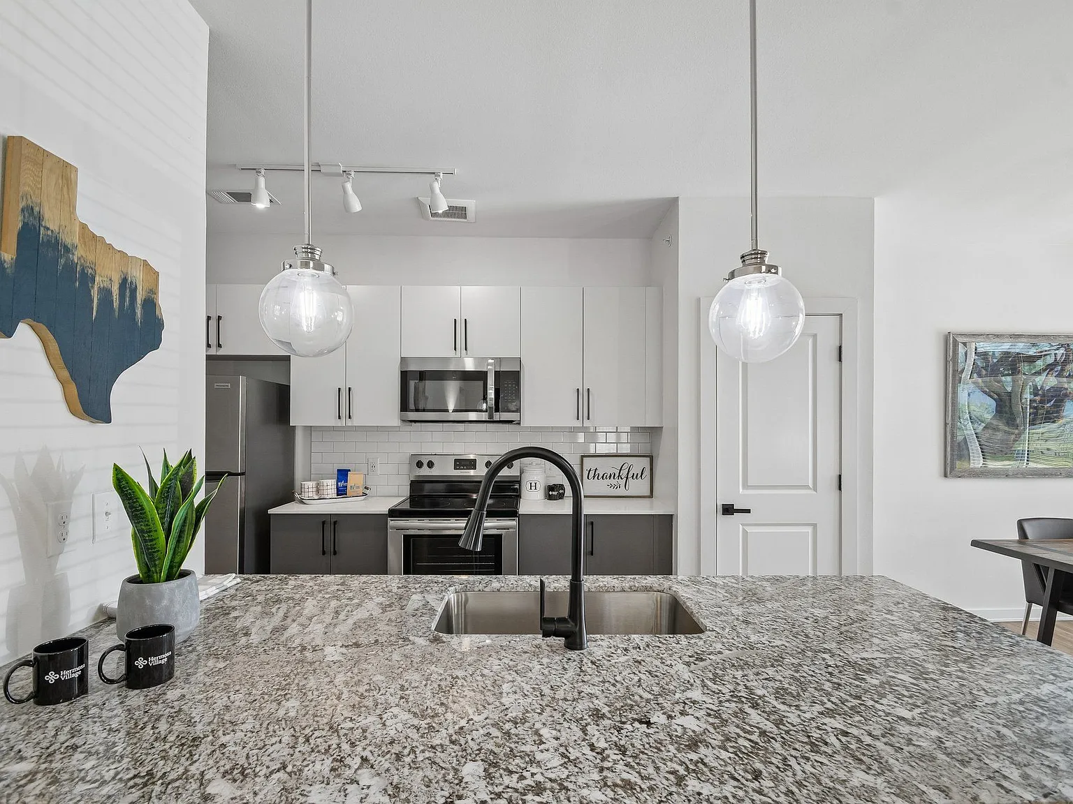 Hermosa Village Apartments — Photo 2