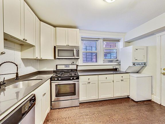 2nd image of 2340 W Augusta Blvd #G