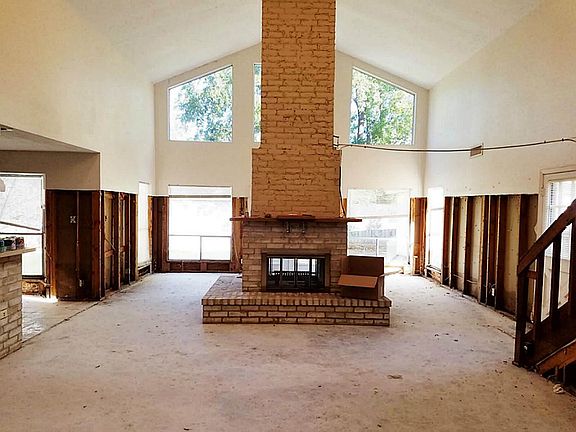 3rd image of 1019 Stoney Hill Dr