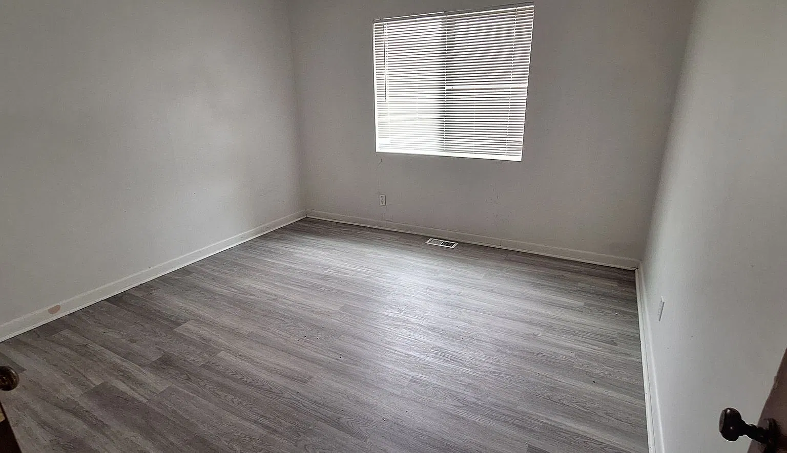 255 SE Bridgeway Ave. — Photo 3