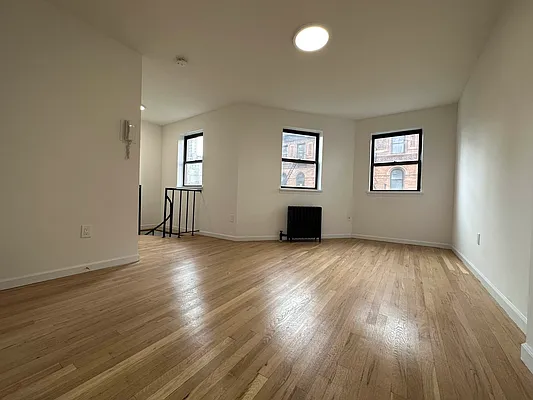 Rented by Massada Home Sales Inc | media 14