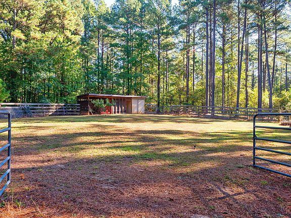 5th image of 1086 Hicks Rd