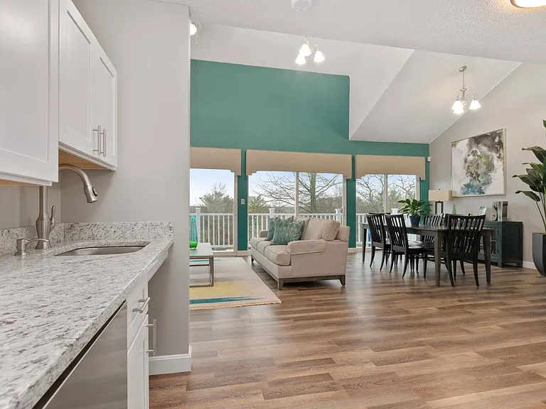 South Winds Apartments — Photo 7