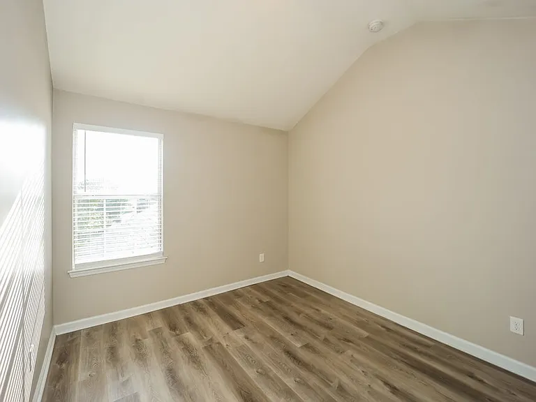 5584 Bluegrass Dr — Photo 13