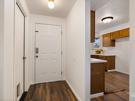 4th image of 6013 N Waterside Pl