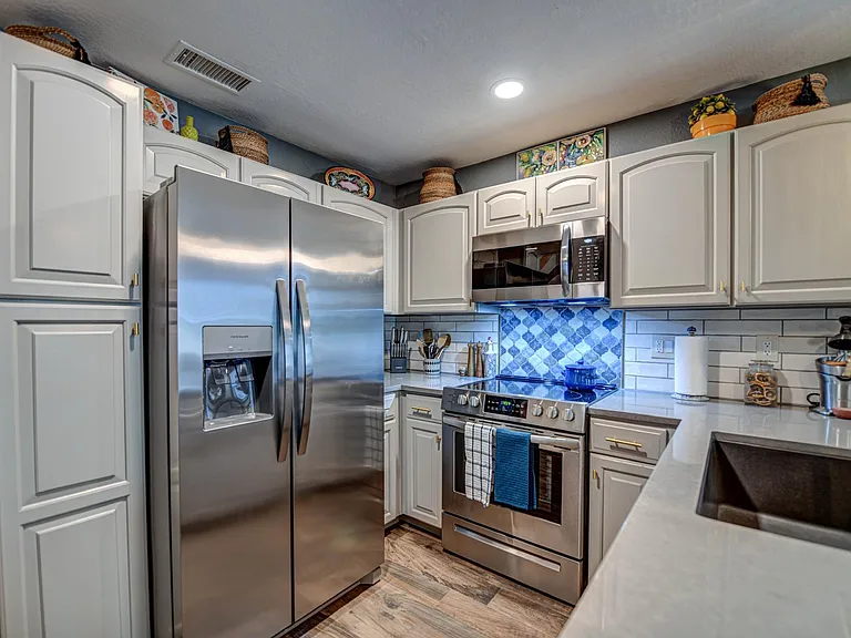 426 N Alder St — Photo 11
