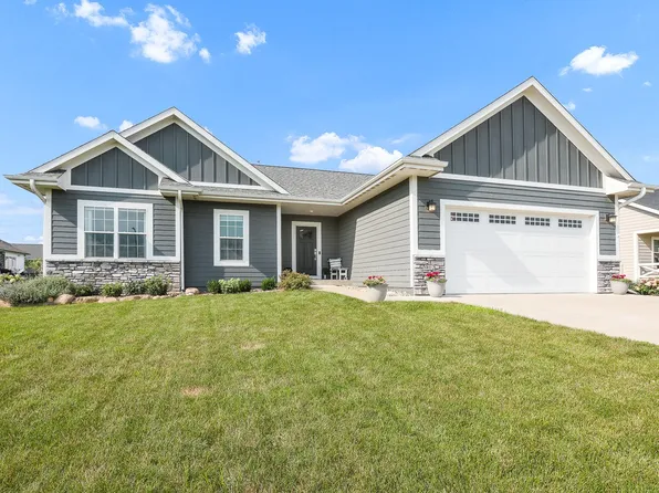 912 Fountain View Dr, Pella, IA 50219