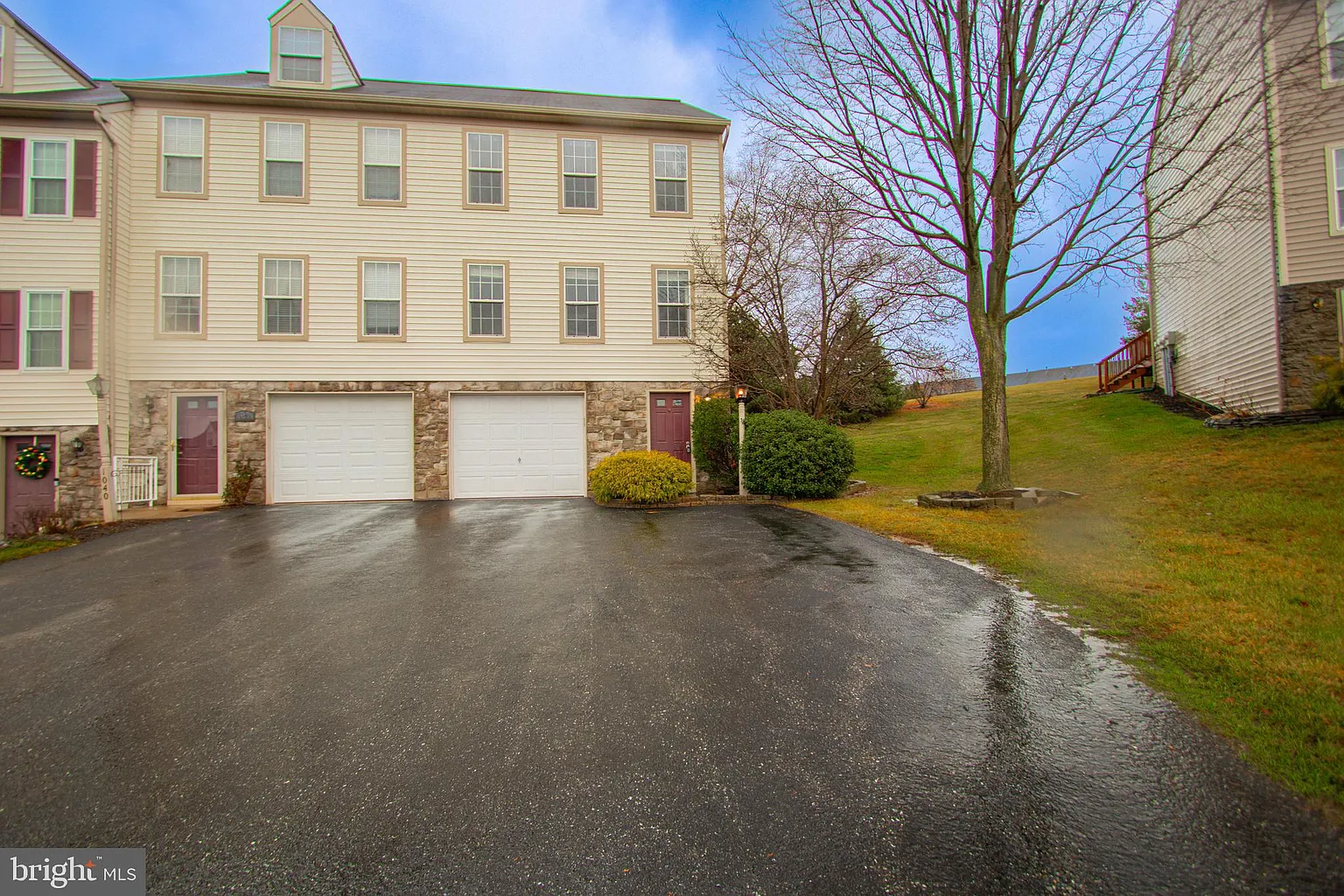 1042 Hearthridge Ln photo 1