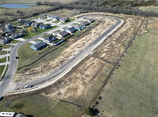 10 Bluestem Dr, Baldwin City, KS 66006